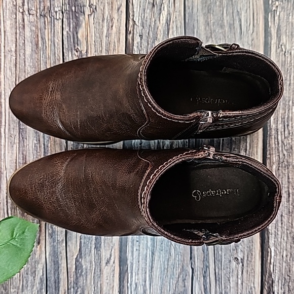 BARETRAPS MEDLEY DARK BROWN LEATHER ANKLE ZIP BOOTIES - Picture 5 of 14